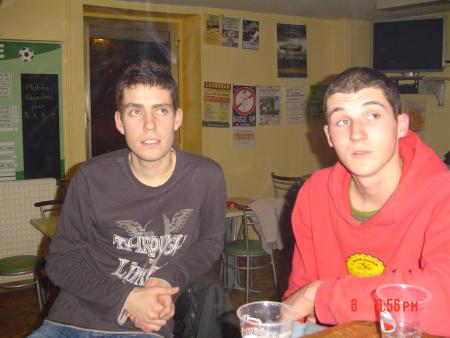 j'me demande ce qu'ils regardent....